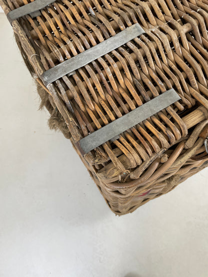 LARGE ANTIQUE LAUNDRY MILL BASKET / BLANKET STORAGE