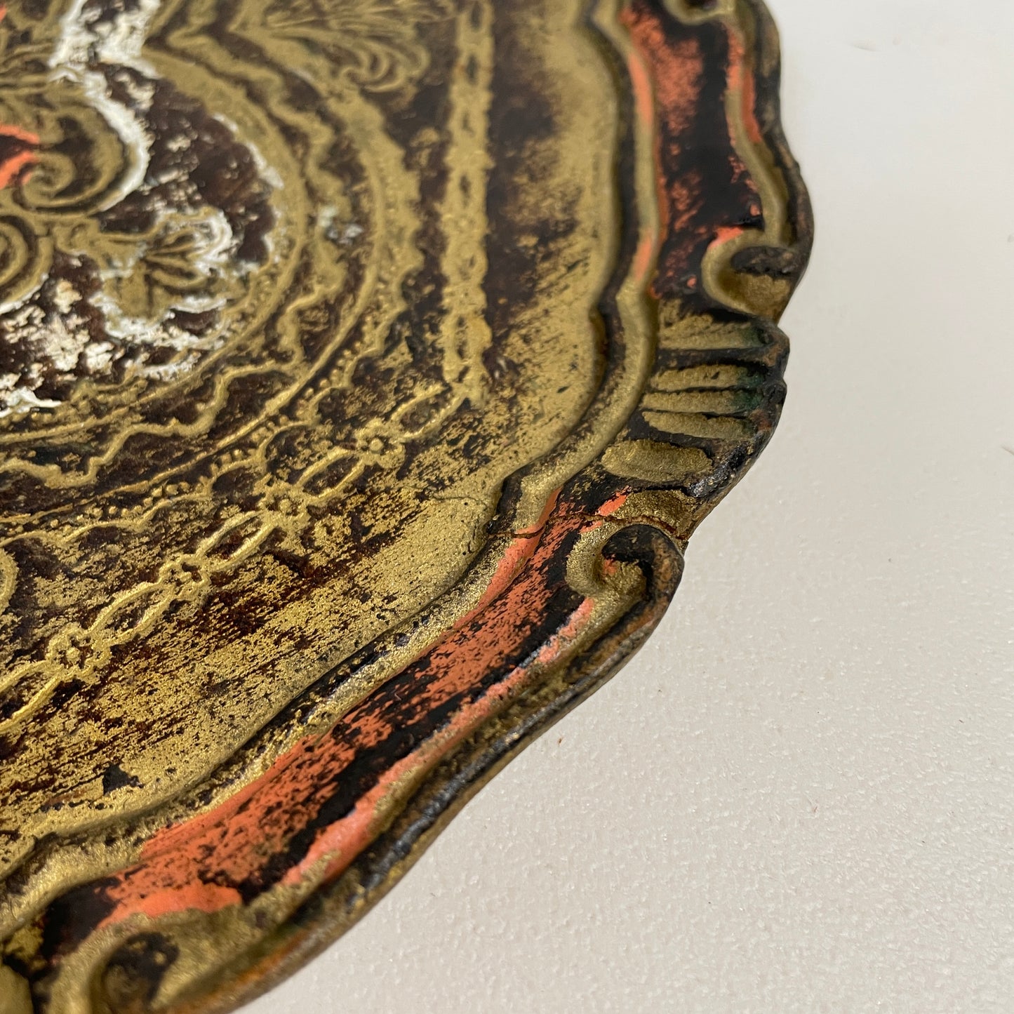 VINTAGE FLORENTINE PLATE/TRAY - SET OF TWO