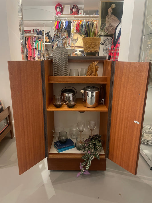 VINTAGE 1960S COCKTAIL CABINET / HOME BAR