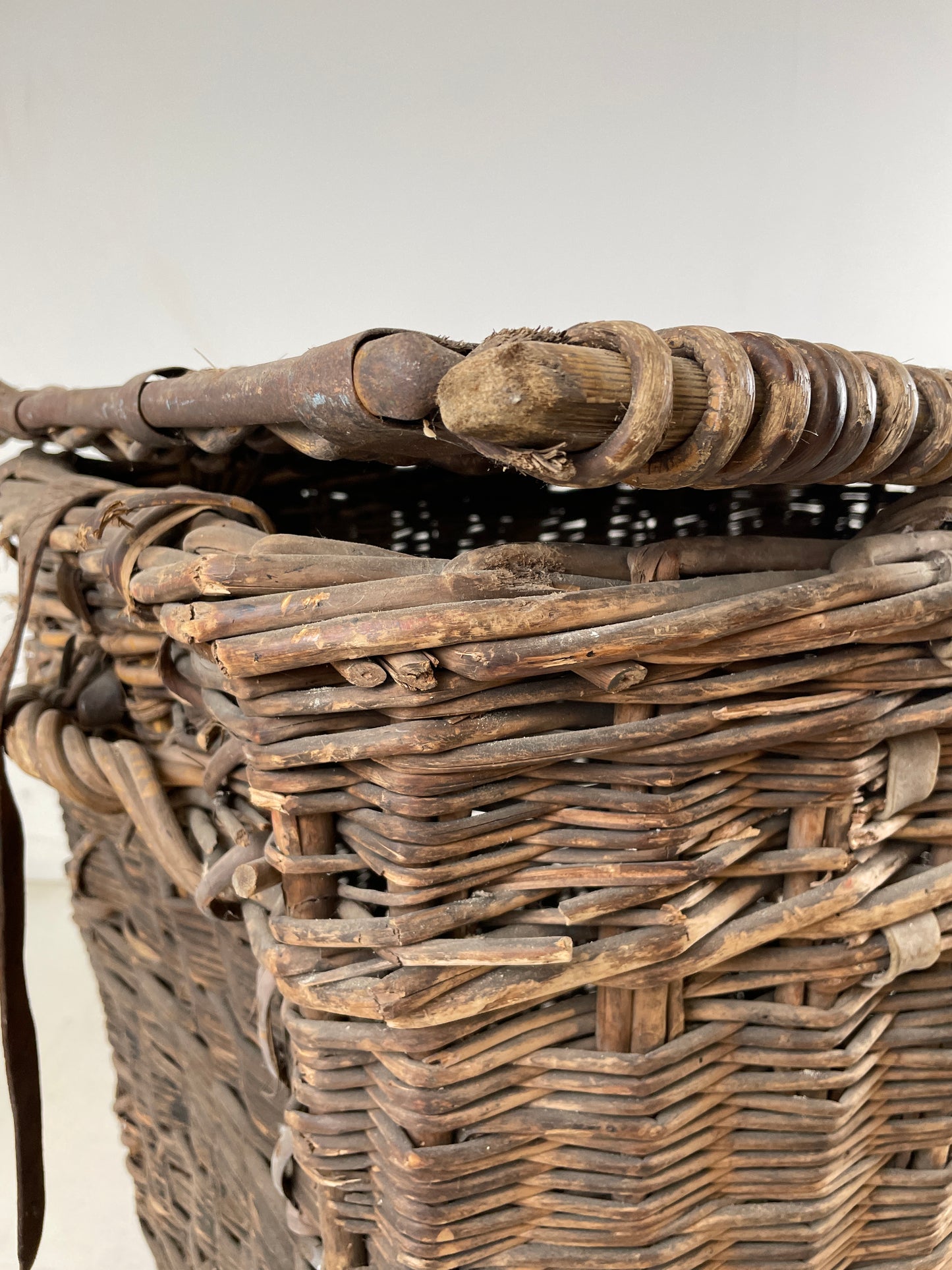 LARGE WEATHERED LAUNDRY MILL BASKET