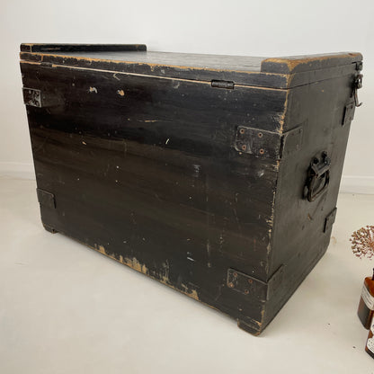 VINTAGE WOODEN TRUNK BLANKET / TOY BOX