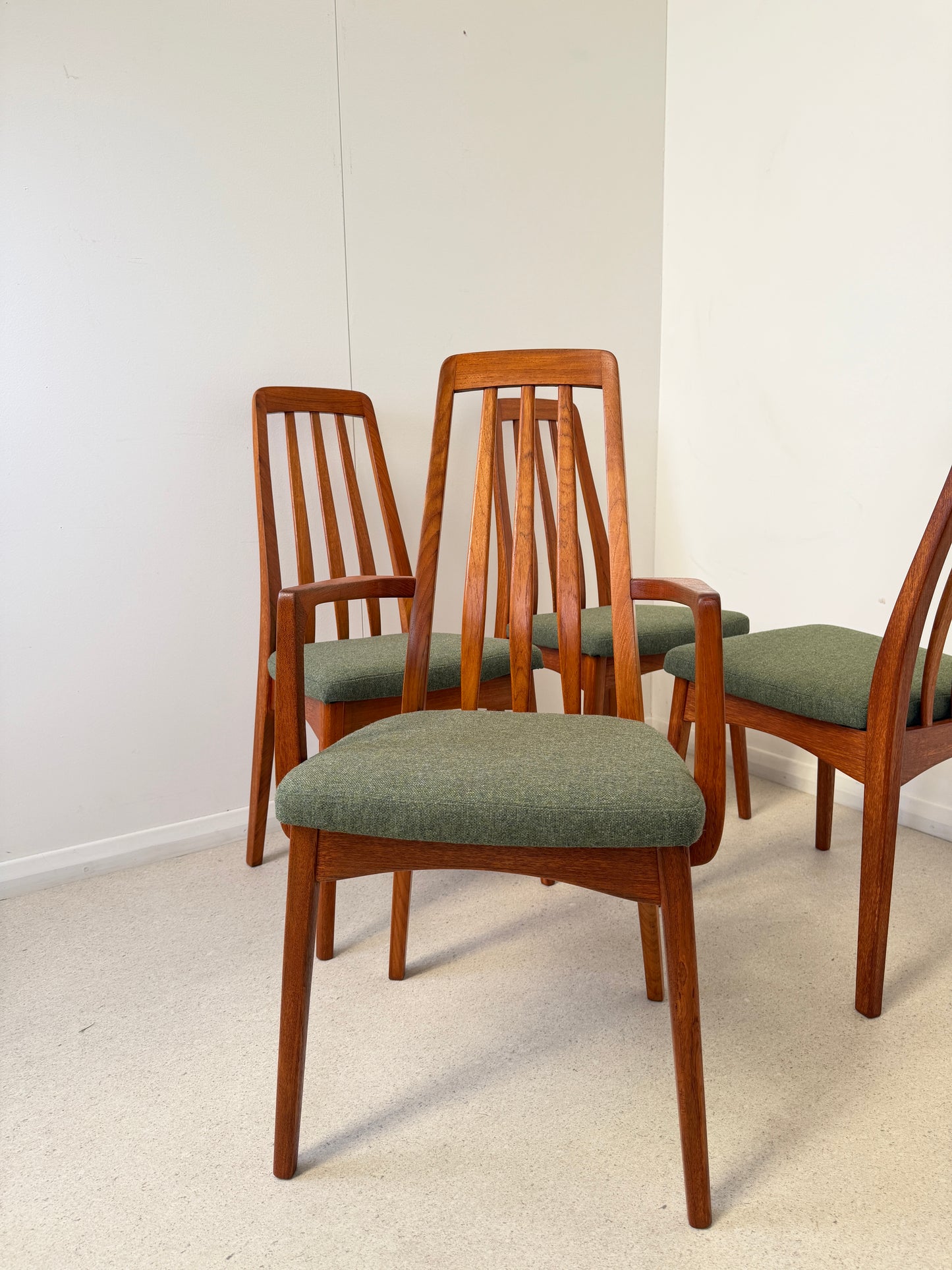VINTAGE SVEGARDS SWEDISH DINING CHAIRS X 4