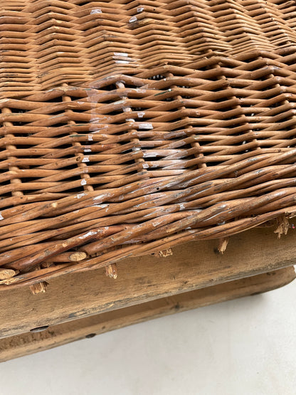 ANTIQUE WOVEN WILLOW TRUNK / BASKET
