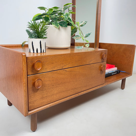 RARE MEREDEW CHEVAL / DRESSING TABLE