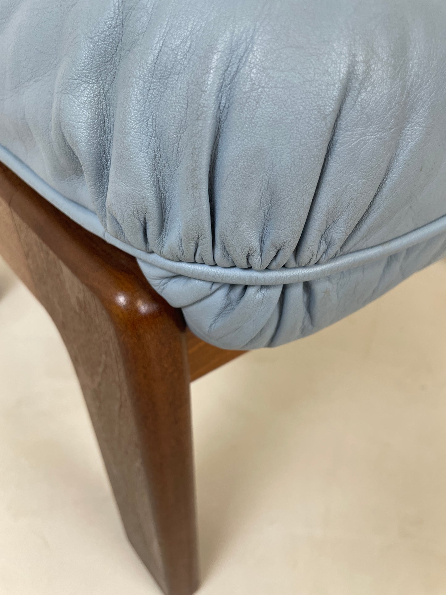 VINTAGE GPLAN 1990s NINA LEATHER CHAIR & FOOTSTOOL