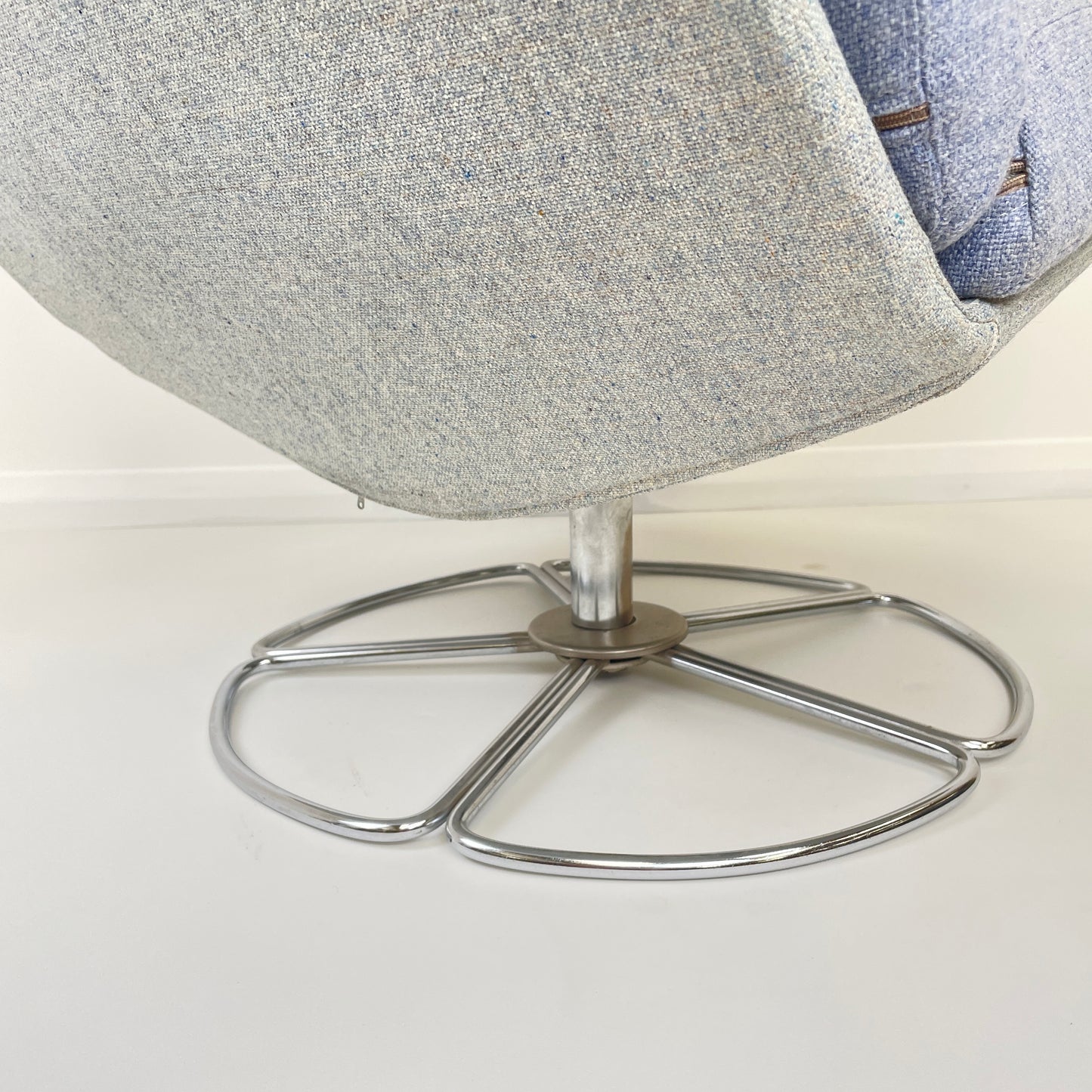 VINTAGE SWIVEL CHAIR BRUNO MATTHSON STYLE