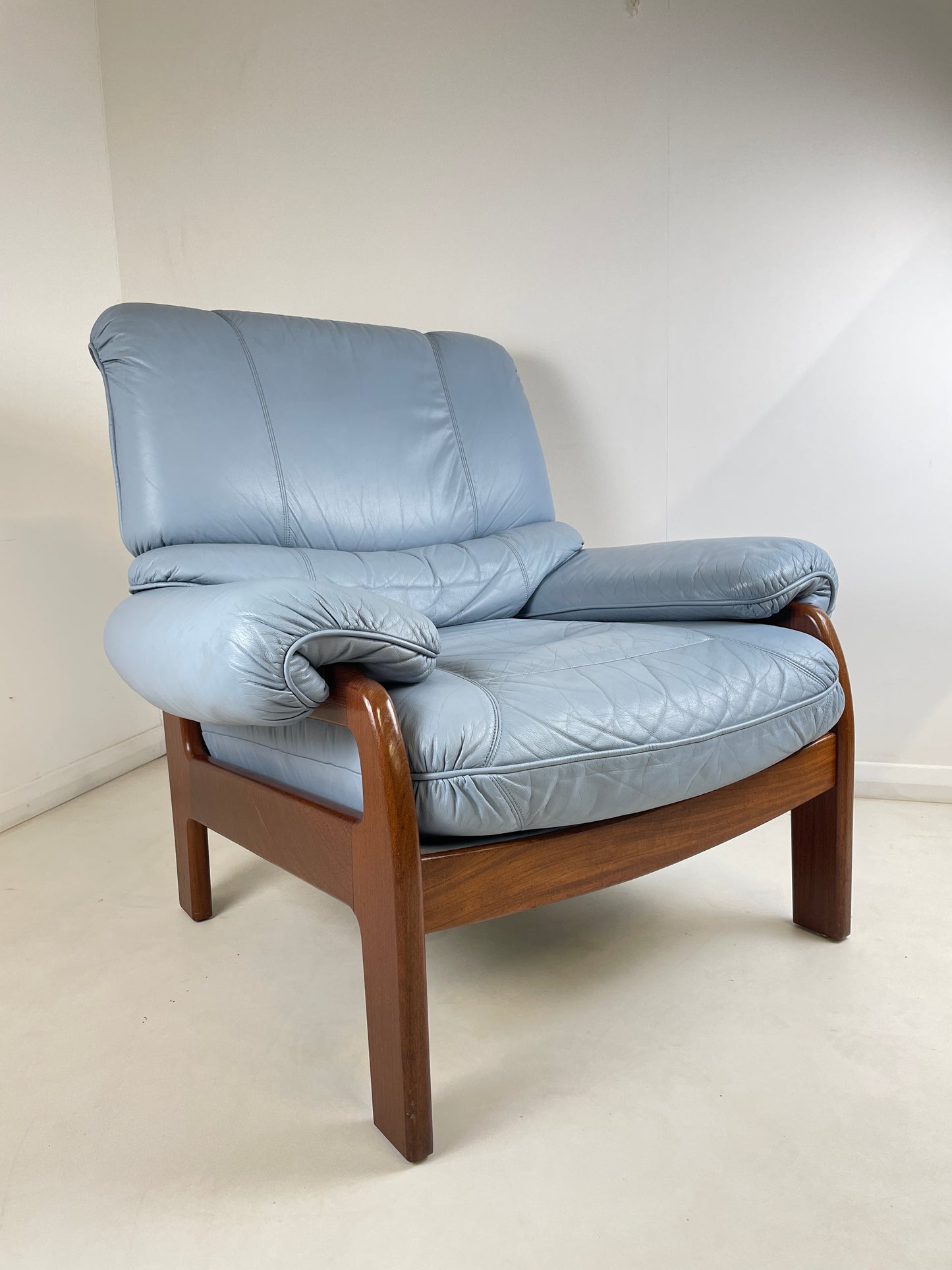 VINTAGE GPLAN 1990s NINA LEATHER CHAIR & FOOTSTOOL