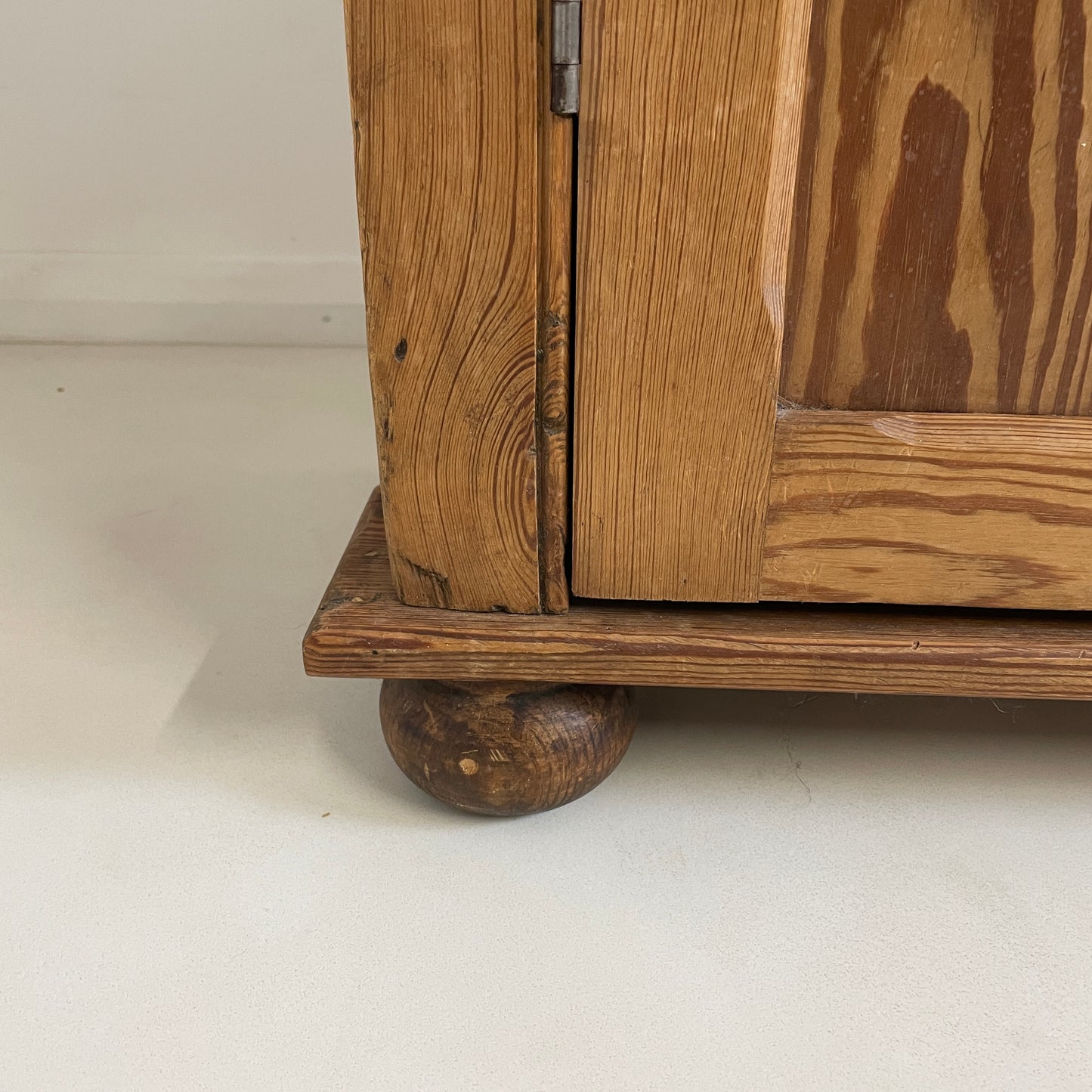 LARGE ANTIQUE PINE THREE DOOR KITCHEN/HALL CABINET