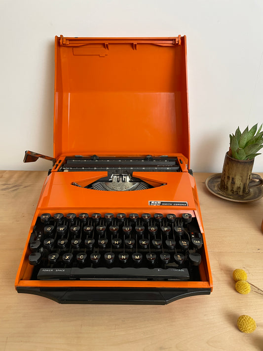 ORANGE TYPEWRITER SMITH-CORONA 1970S