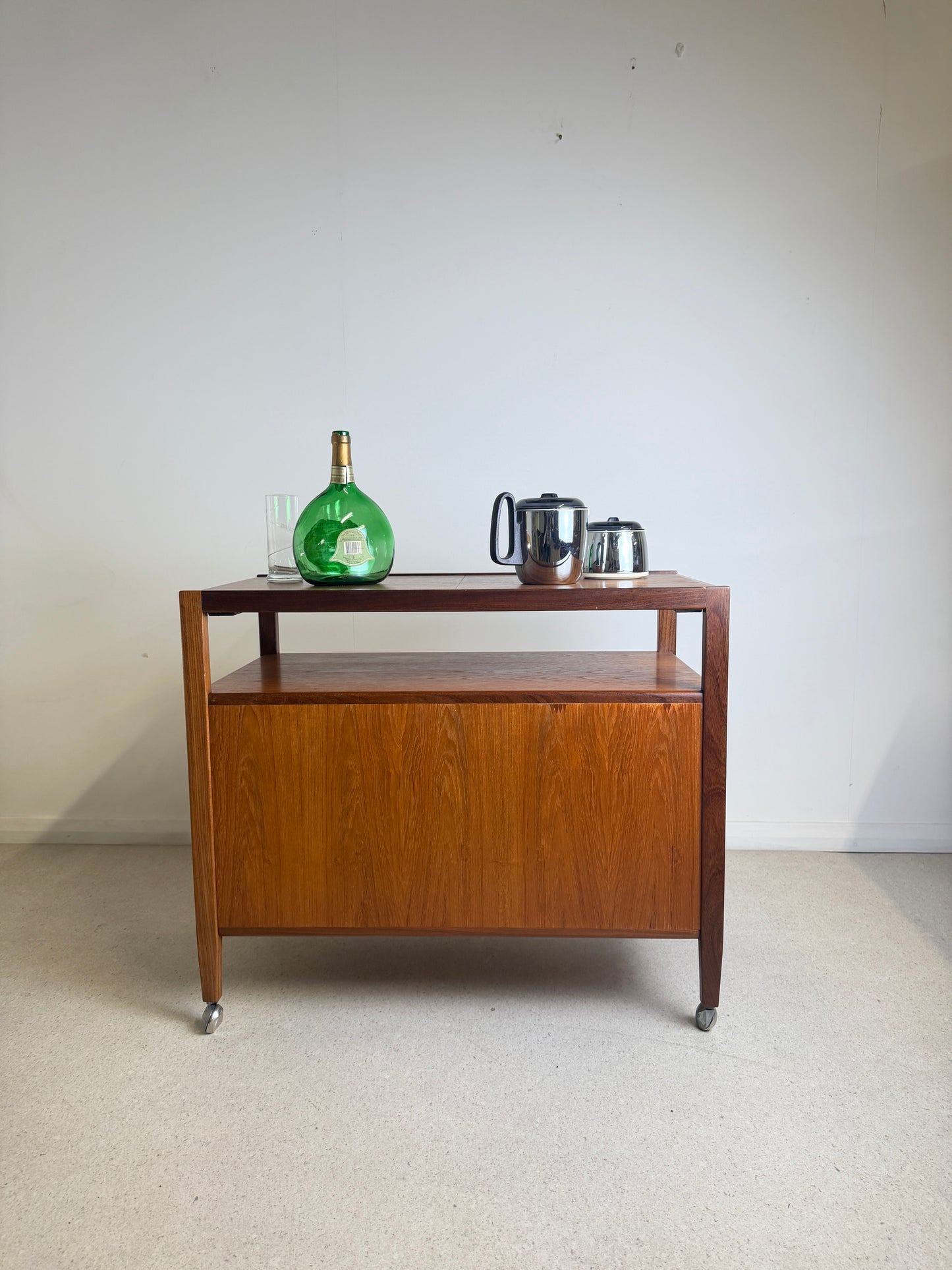 1960s GPLAN TEAK FRESCO BUFFET CART / DTINKS TROLLEY