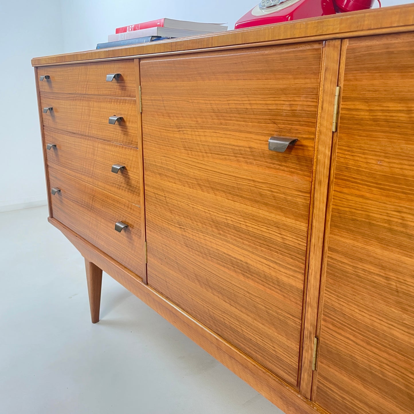 A RARE ALFRED COX MID CENTURY WALNUT & MAPLE VINTAGE SIDEBOARD