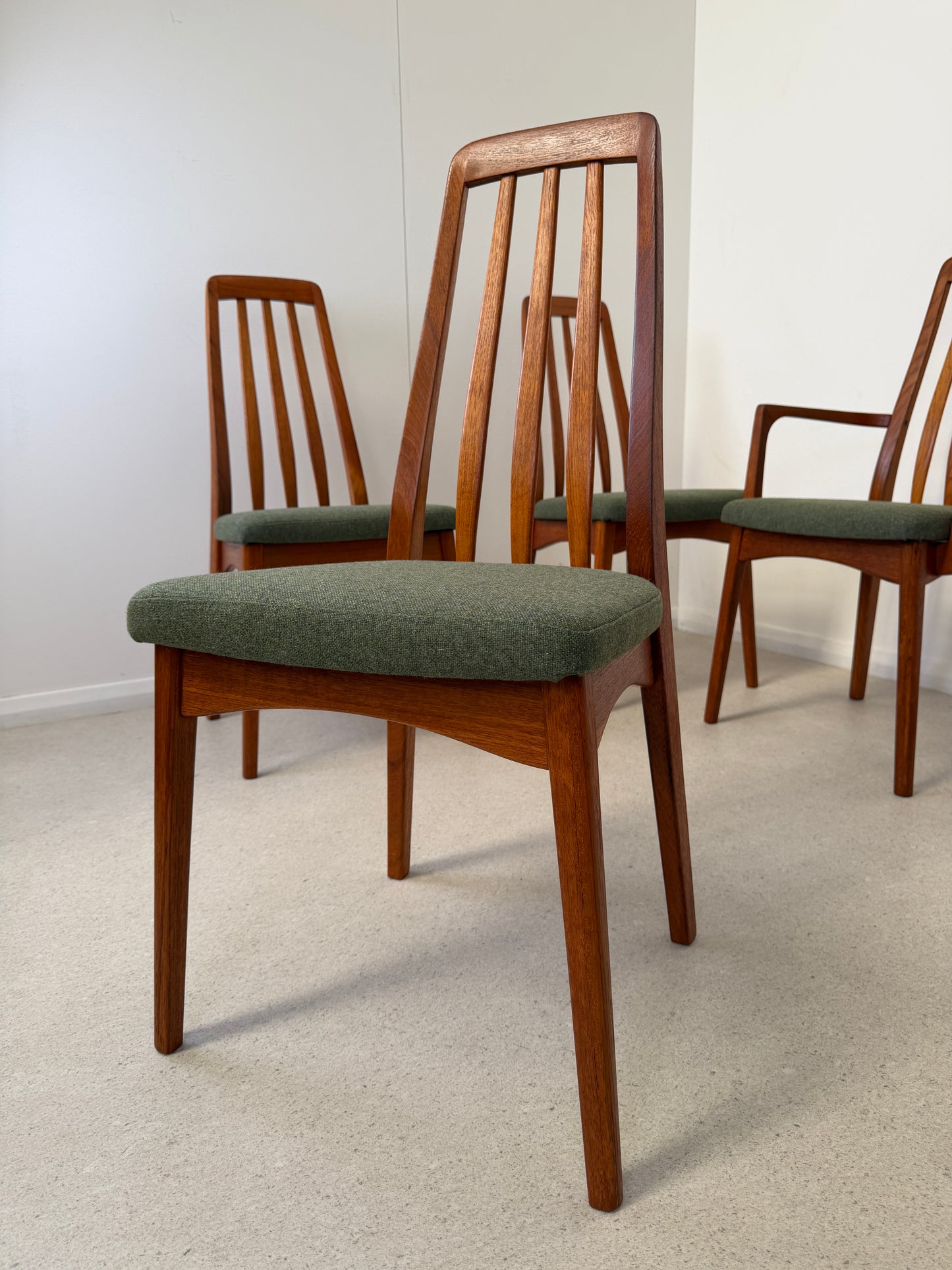 VINTAGE SVEGARDS SWEDISH DINING CHAIRS X 4