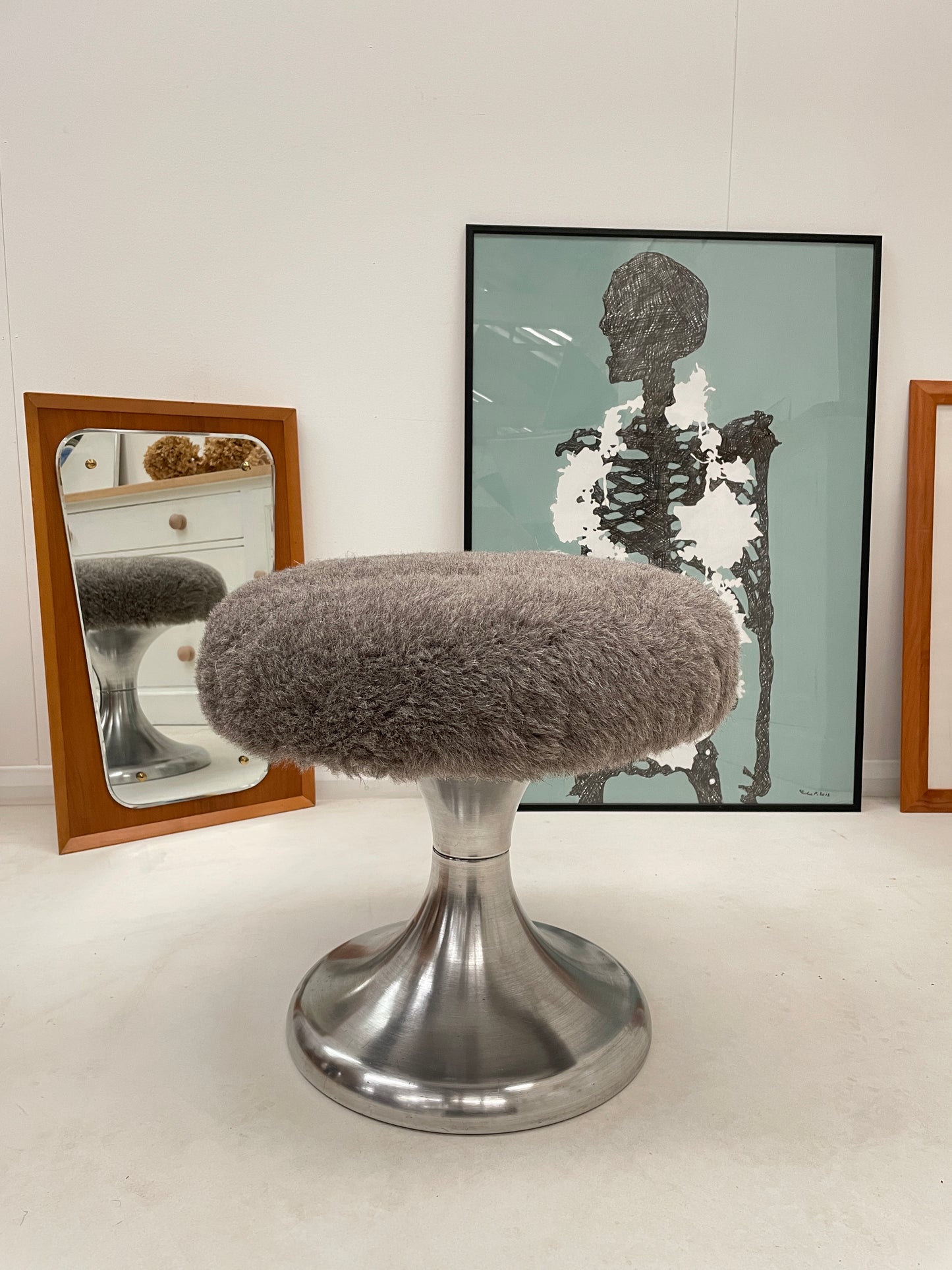 SPACE AGE RETRO BEDROOM STOOL