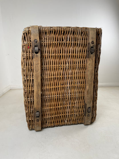 LARGE ANTIQUE LAUNDRY MILL BASKET / BLANKET STORAGE