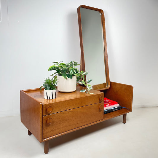 RARE MEREDEW CHEVAL / DRESSING TABLE