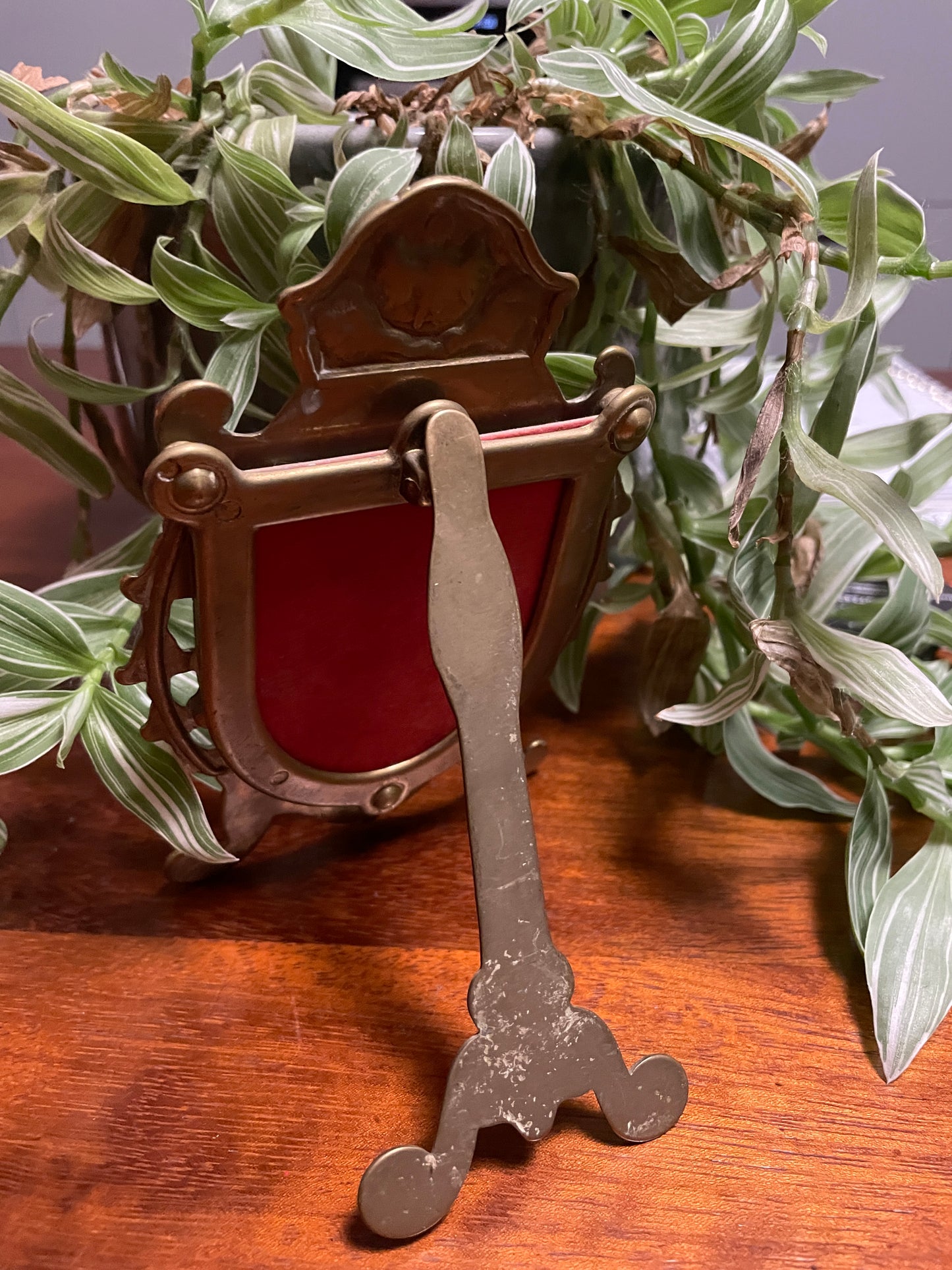 VINTAGE ART DECO BRASS OVAL FRAME