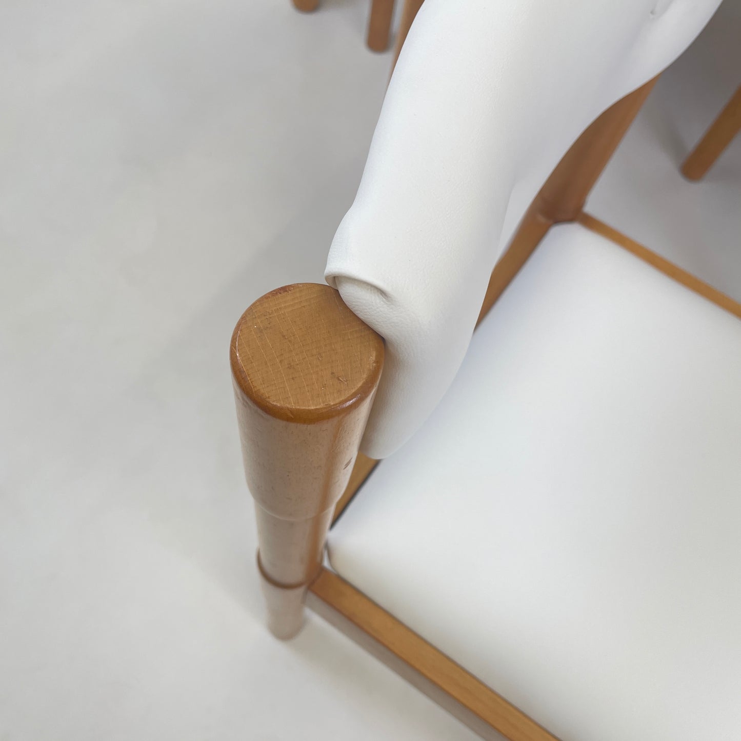 DINETTE TABLE AND CHAIRS IN BEECH