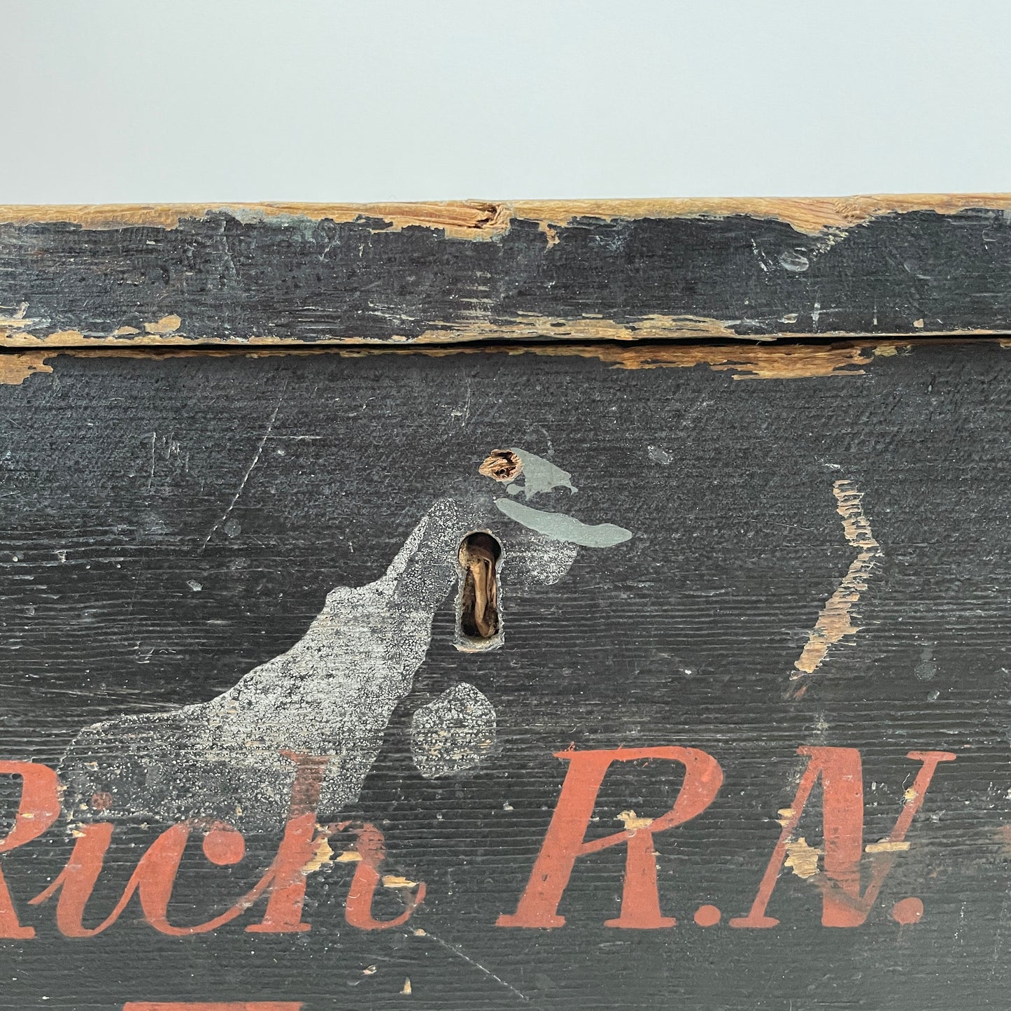 VINTAGE WOODEN TRUNK BLANKET / TOY BOX