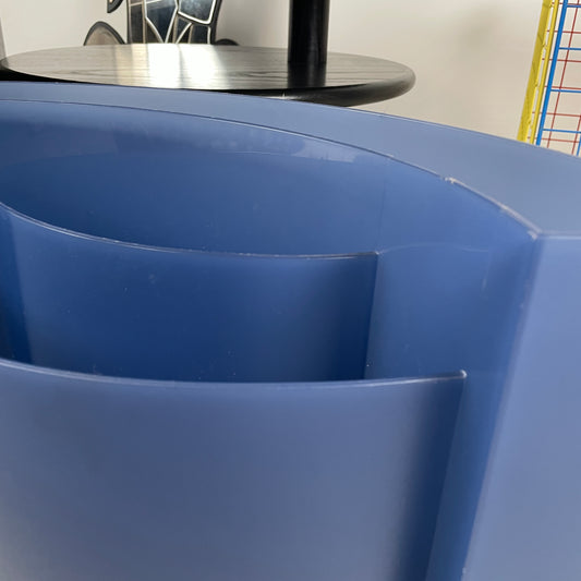 RETRO WAVE MAGAZINE RACK DESIGNED BY MAIER-AICHEN