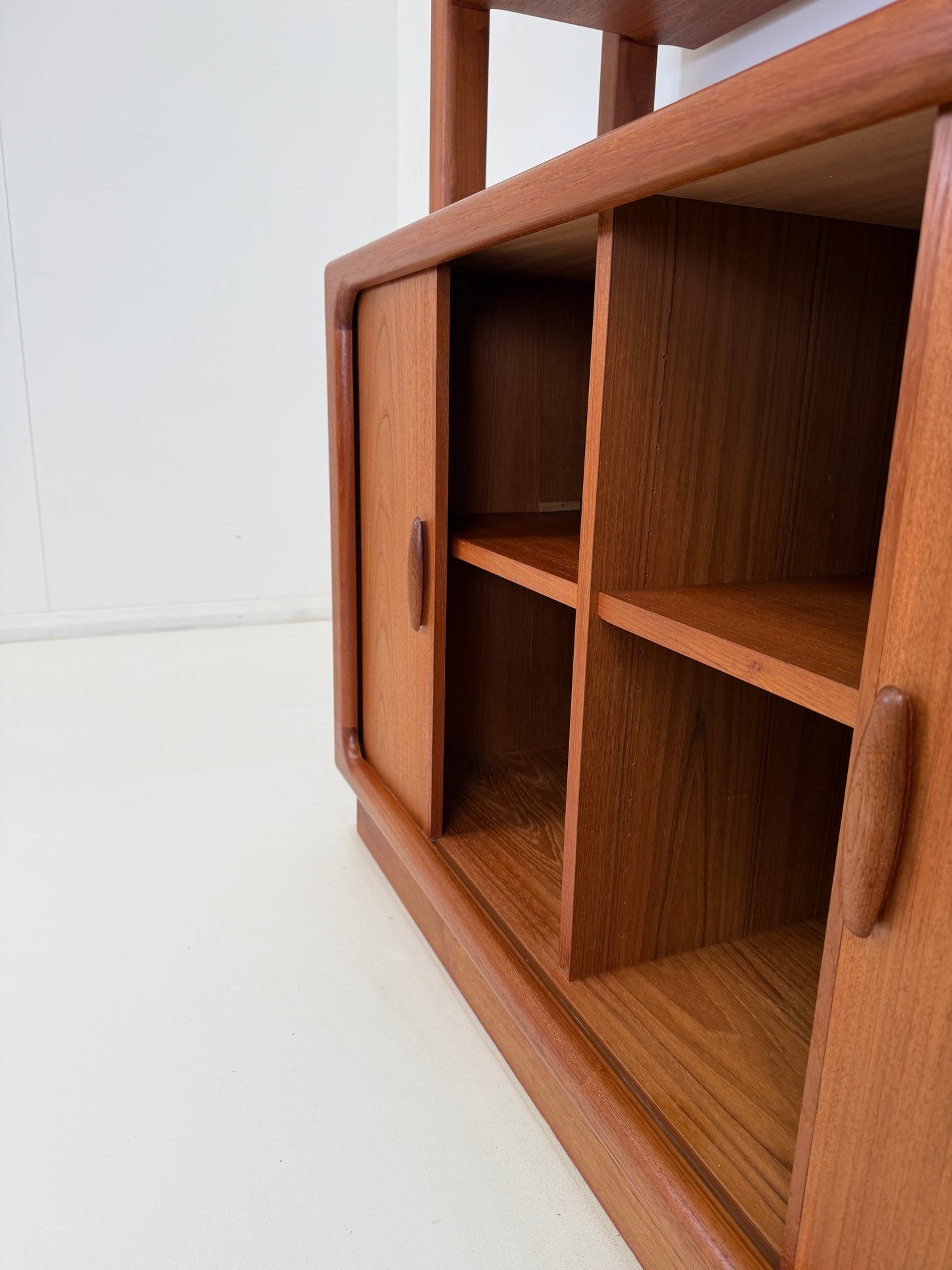 DYRLUND TEAK ROOM DIVIDER BOOKCASE