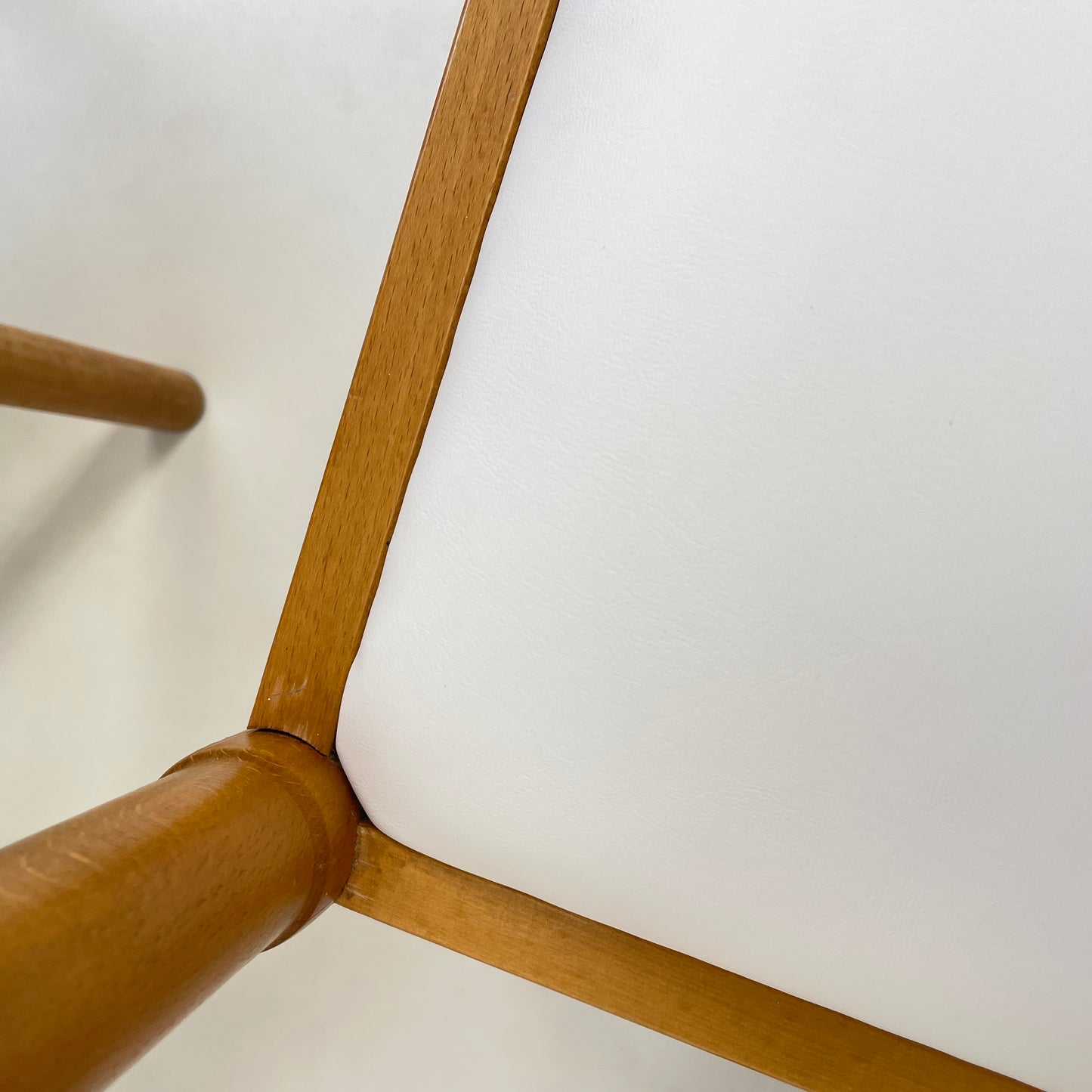 DINETTE TABLE AND CHAIRS IN BEECH
