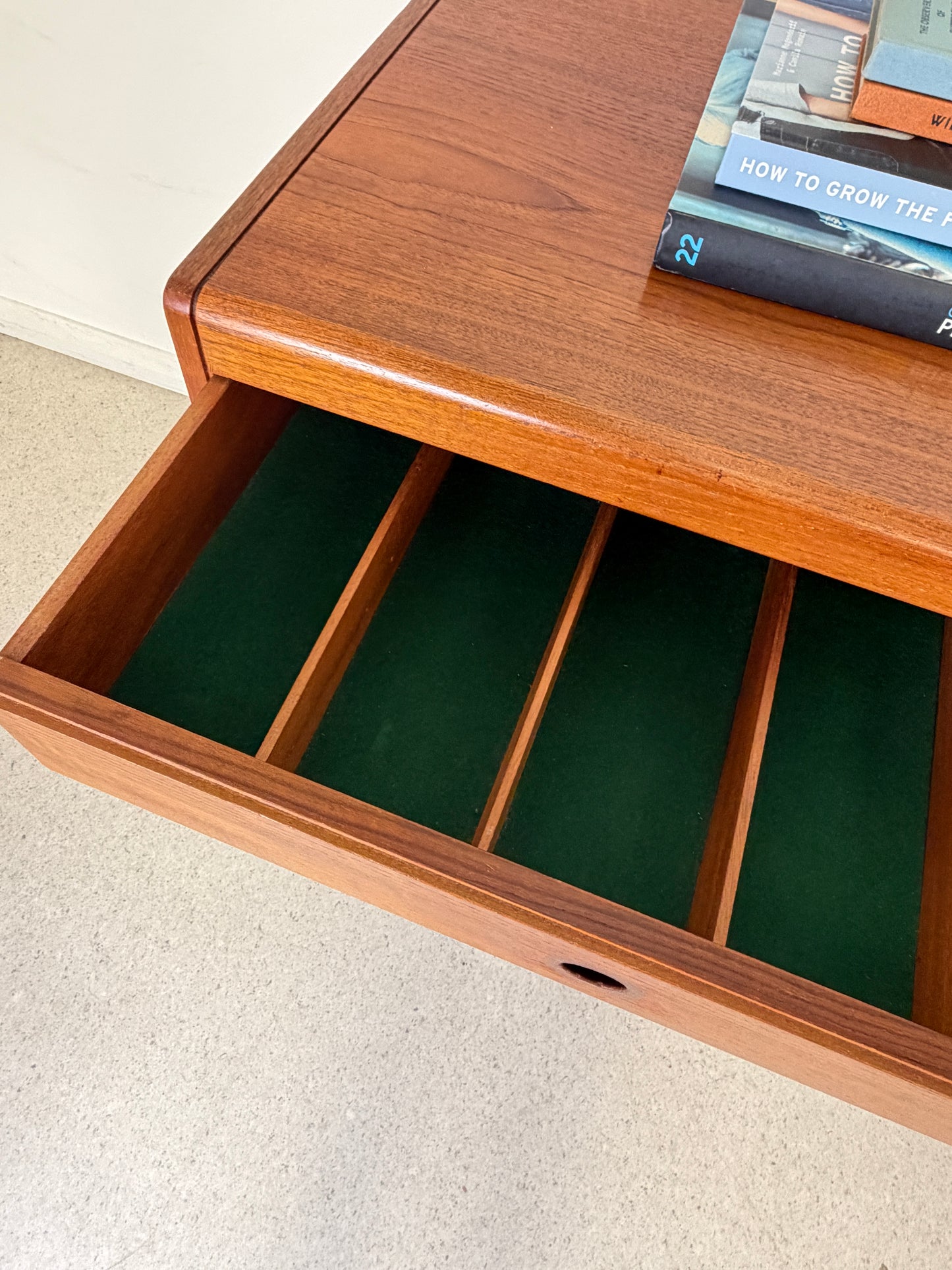 RARE ARCHIE SHINE 1960s GLOUCESTER SIDEBOARD