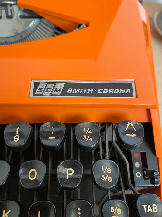 ORANGE TYPEWRITER SMITH-CORONA 1970S