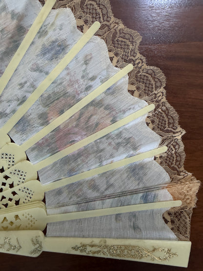VINTAGE TRADITIONAL SPANISH LACE TRIMMED FLORAL FAN