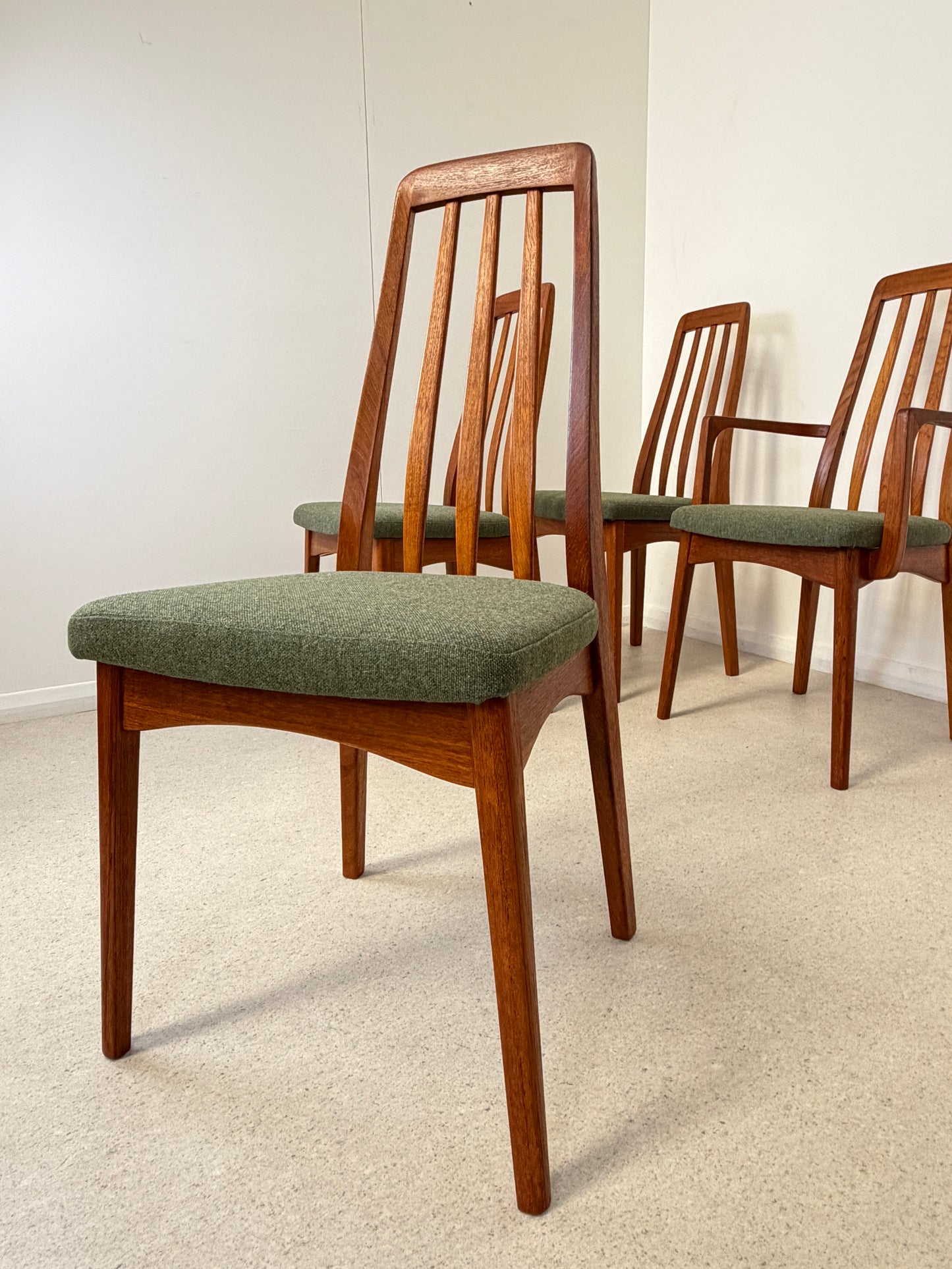 VINTAGE SVEGARDS SWEDISH DINING CHAIRS X 4