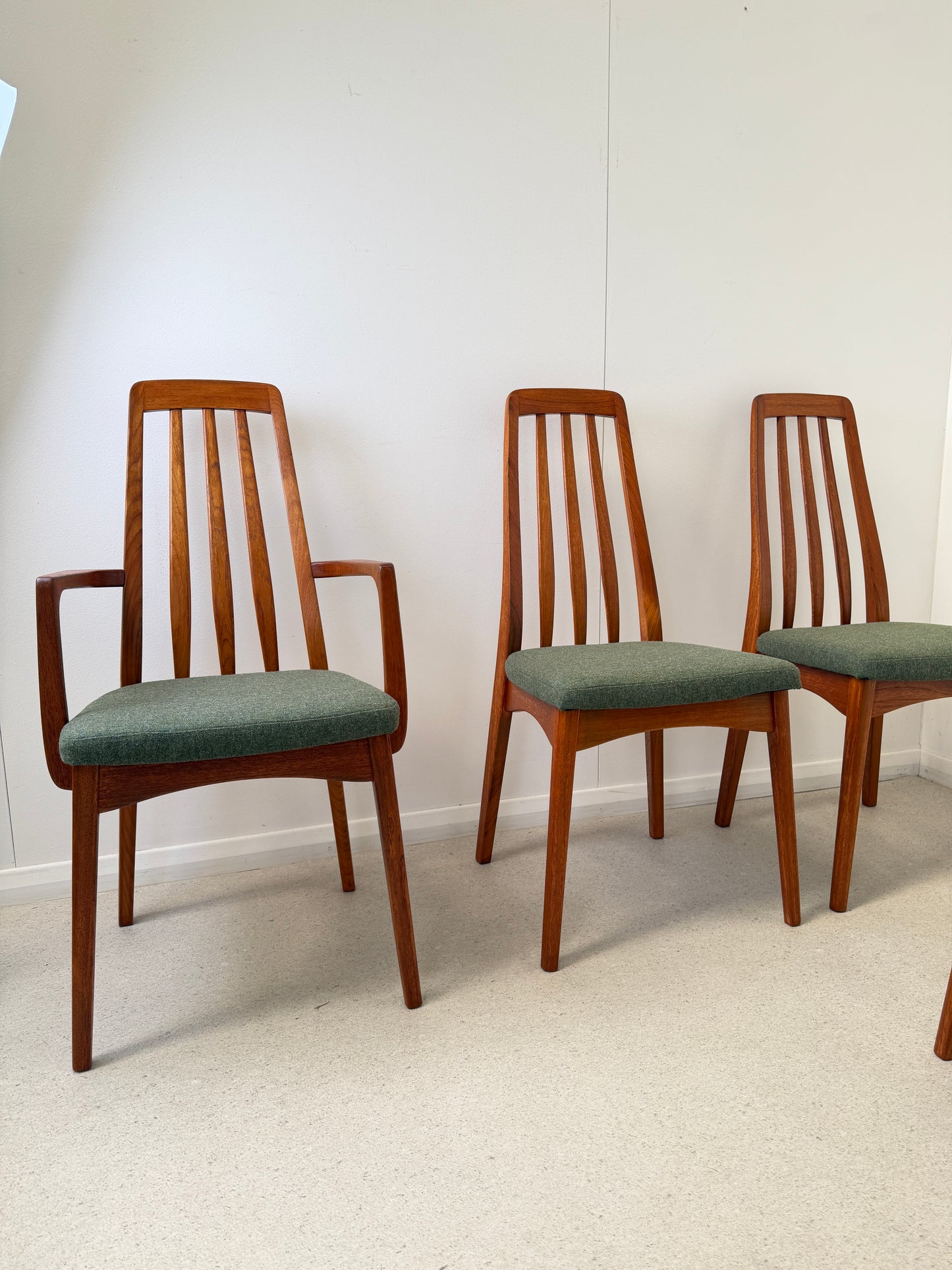 VINTAGE SVEGARDS SWEDISH DINING CHAIRS X 4