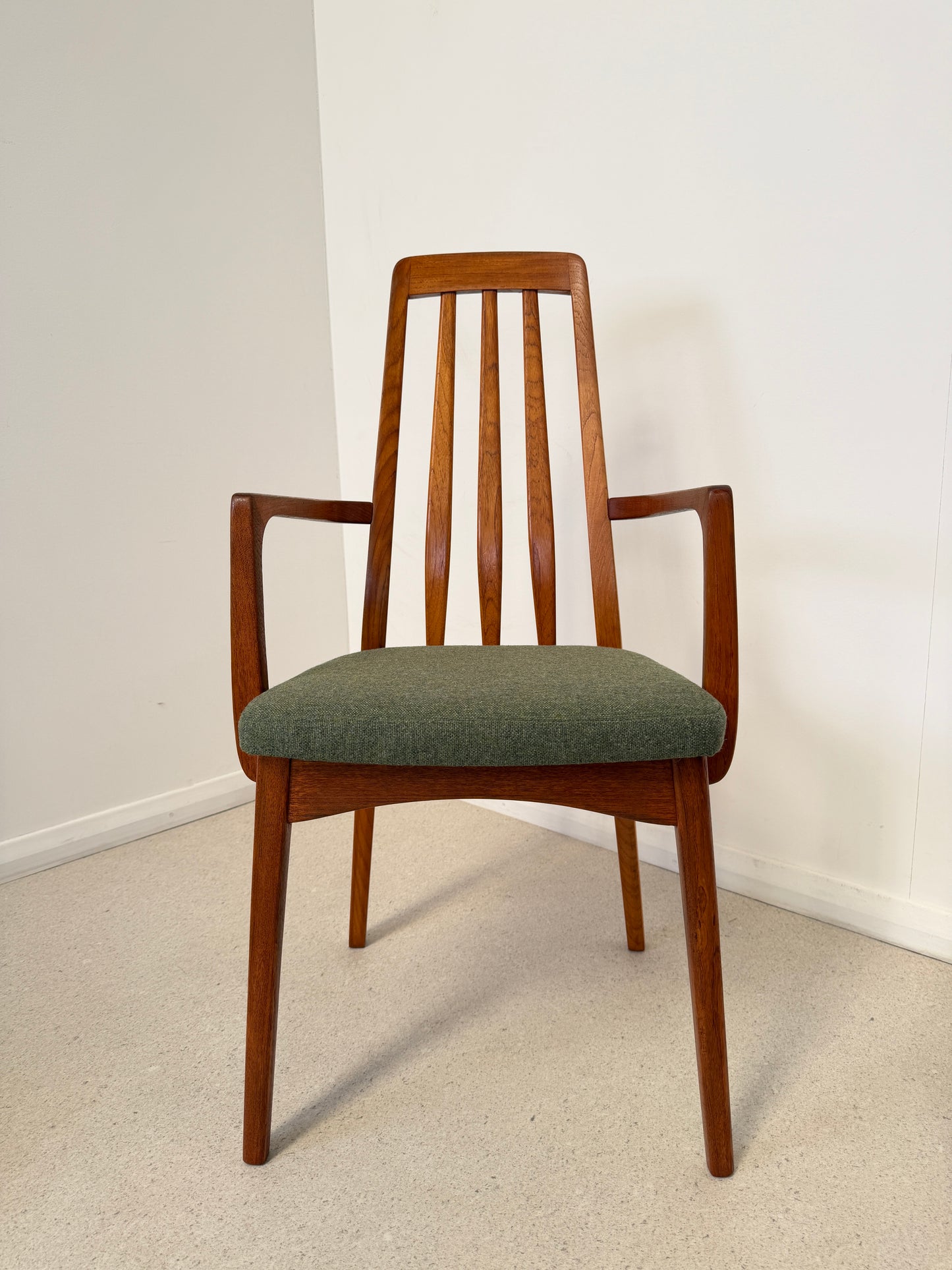 VINTAGE SVEGARDS SWEDISH DINING CHAIRS X 4