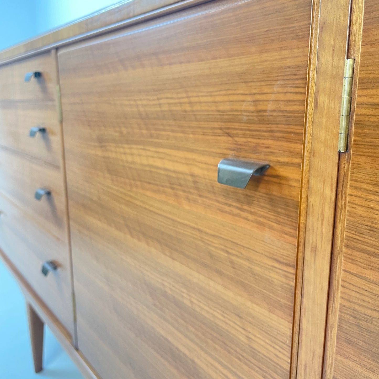 A RARE ALFRED COX MID CENTURY WALNUT & MAPLE VINTAGE SIDEBOARD