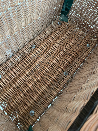 ANTIQUE WOVEN WILLOW TRUNK / BASKET