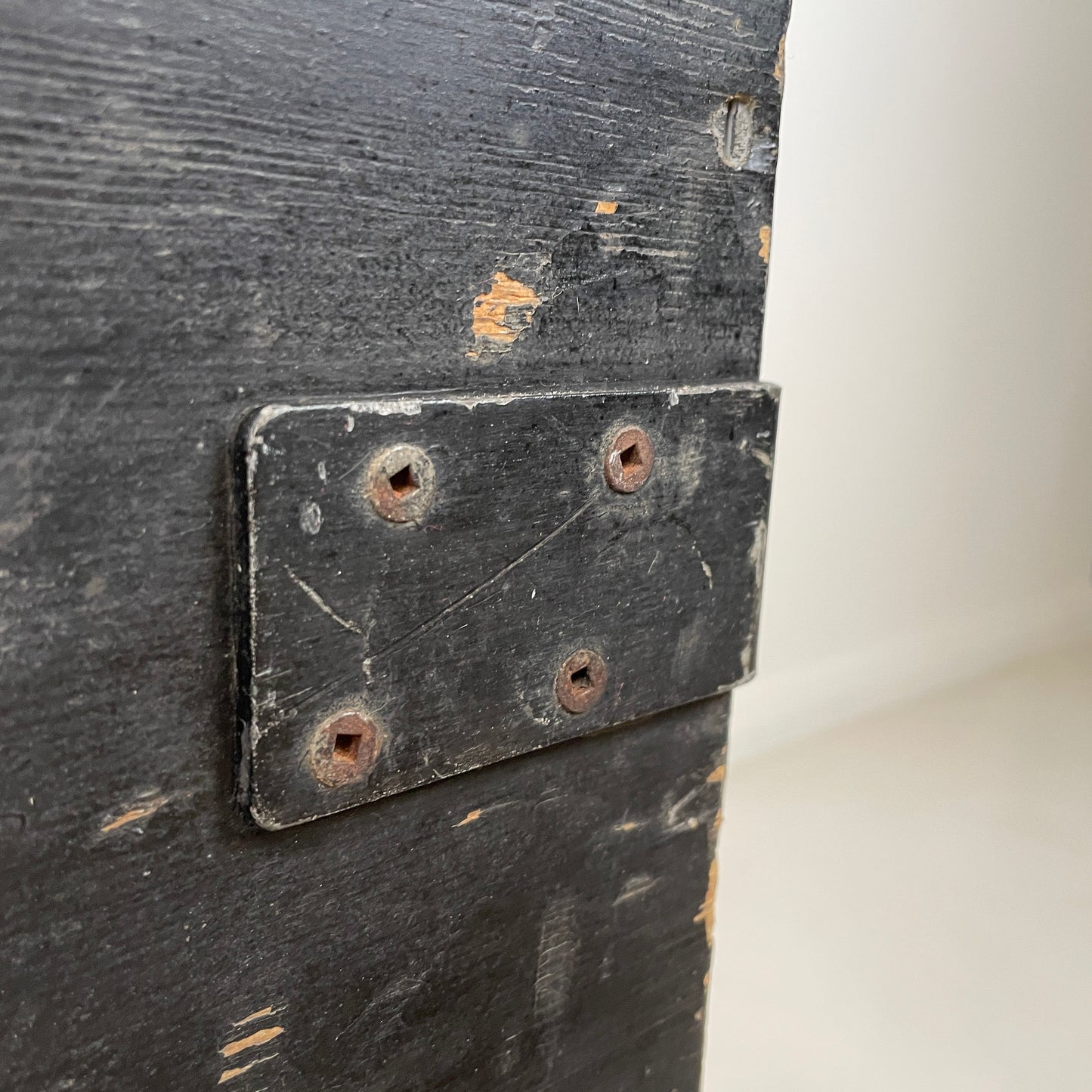VINTAGE WOODEN TRUNK BLANKET / TOY BOX