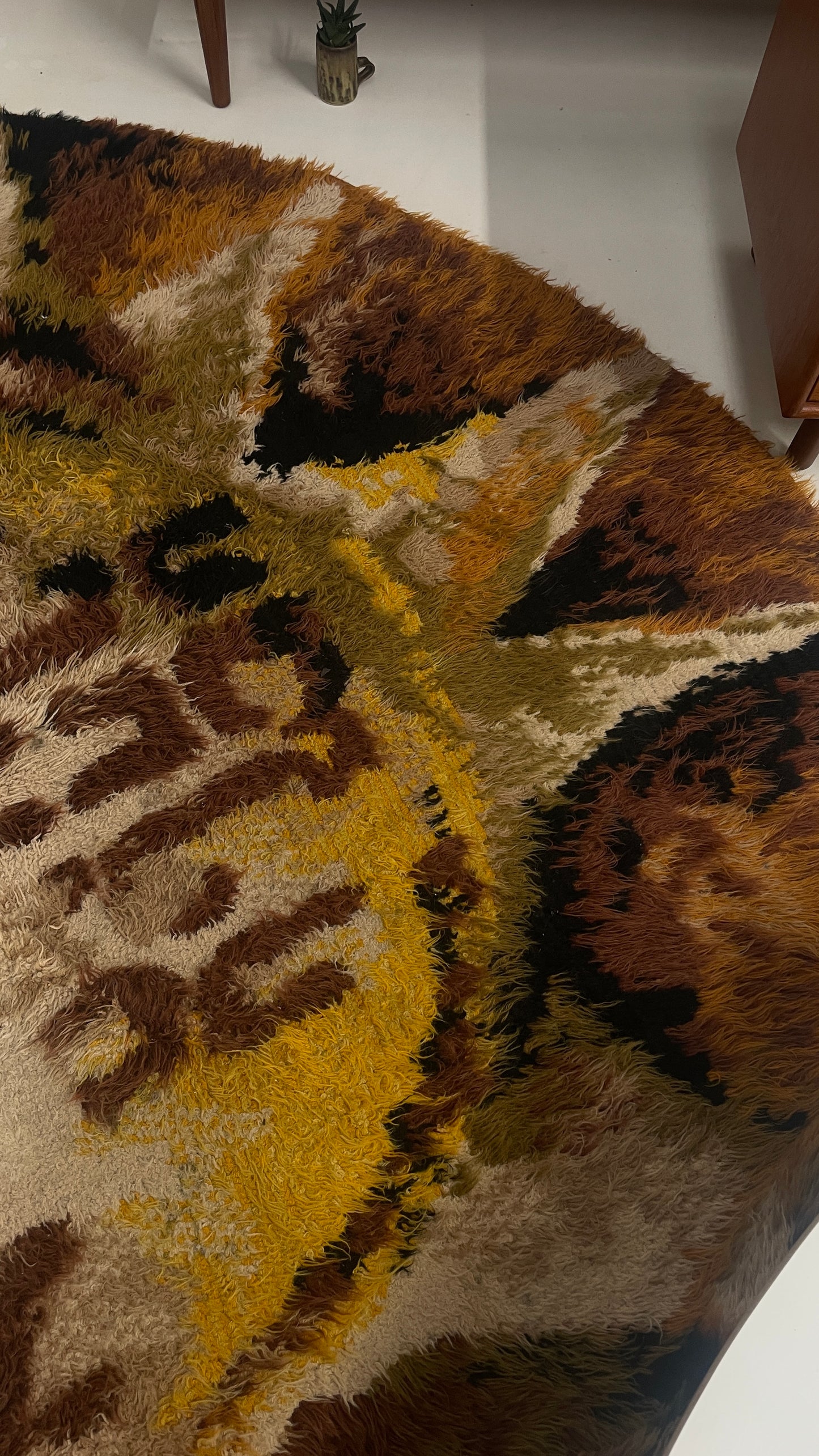 SEVENTIES ROUND SHAGGY RYA RUG - 244cm MUTED AUTUMN COLOURS