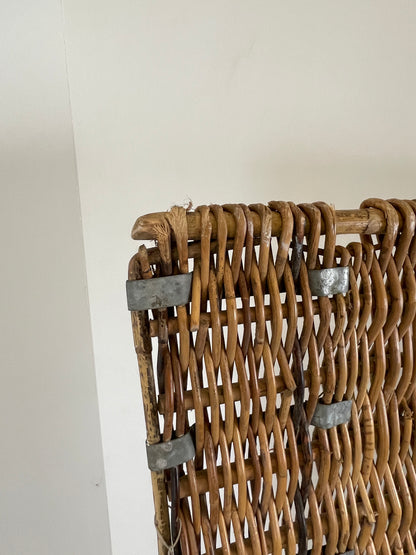 LARGE ANTIQUE LAUNDRY MILL BASKET / BLANKET STORAGE