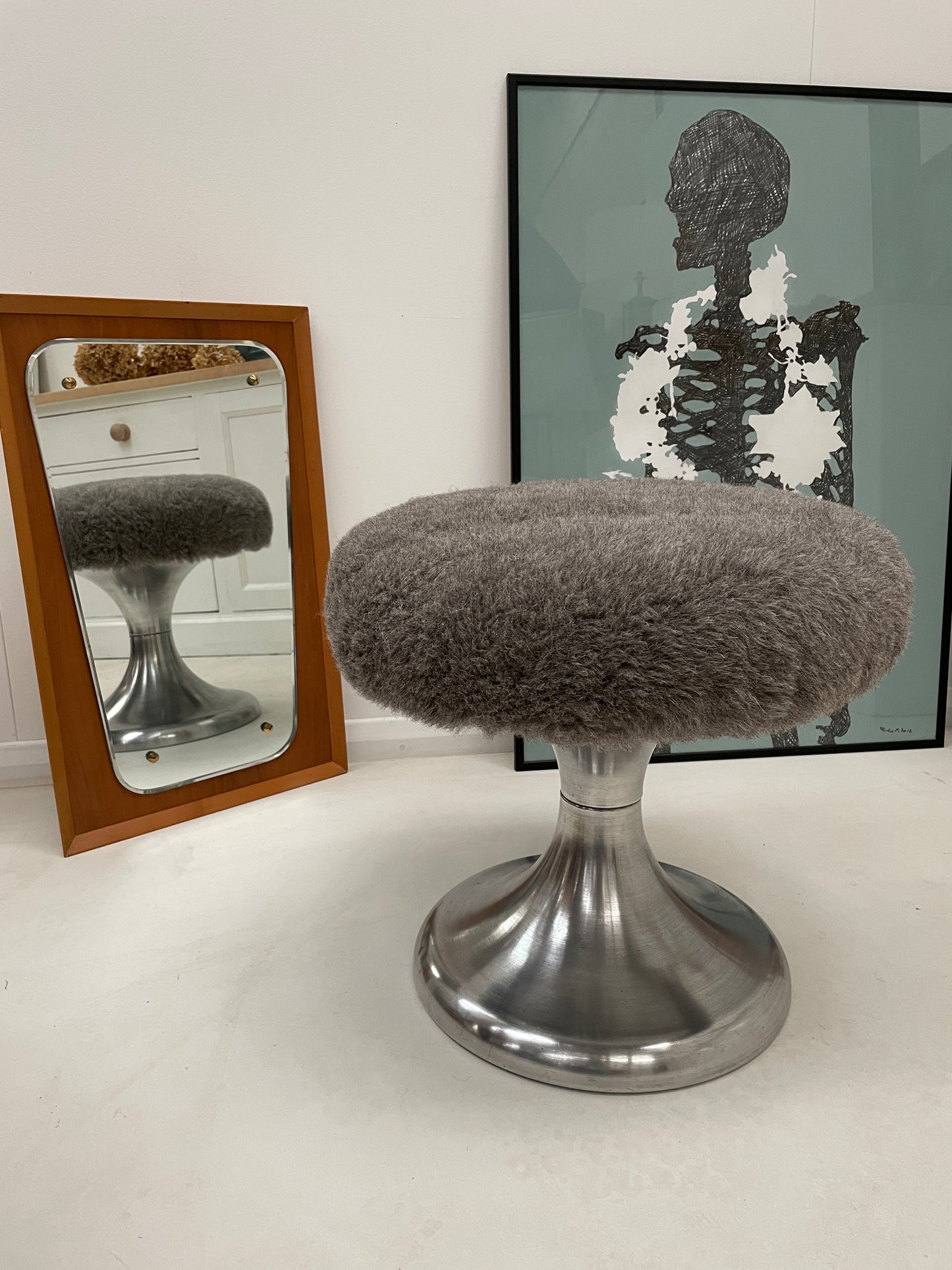 SPACE AGE RETRO BEDROOM STOOL
