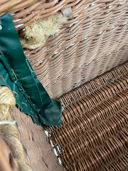 ANTIQUE WOVEN WILLOW TRUNK / BASKET