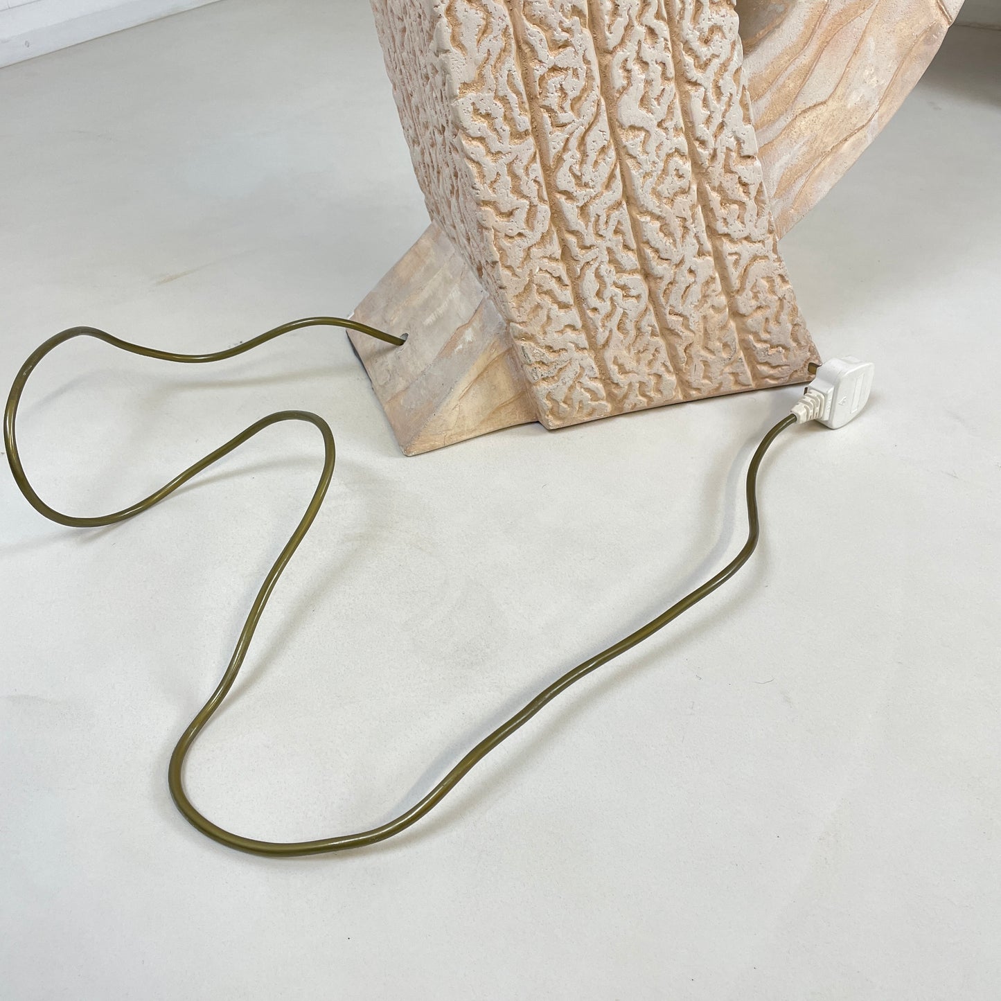 1980s POST MODERN TESSELLATED STANDARD LAMP TABLE