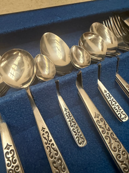 VINTAGE CUTLERY SET BY RICHMOND 44 PIECES