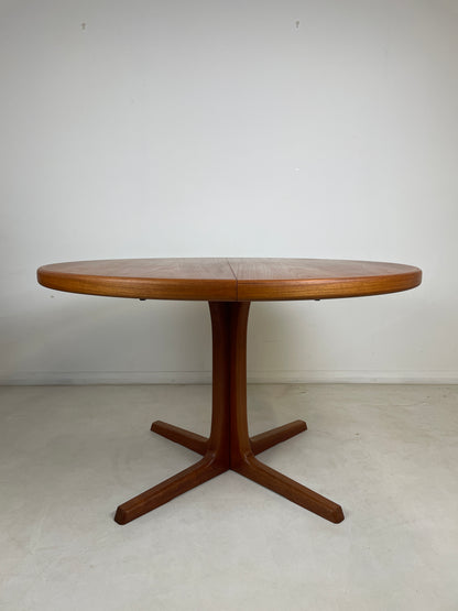DANISH ROUND PEDESTAL DINING TABLE IN TEAK //  SEATS 4 - 10