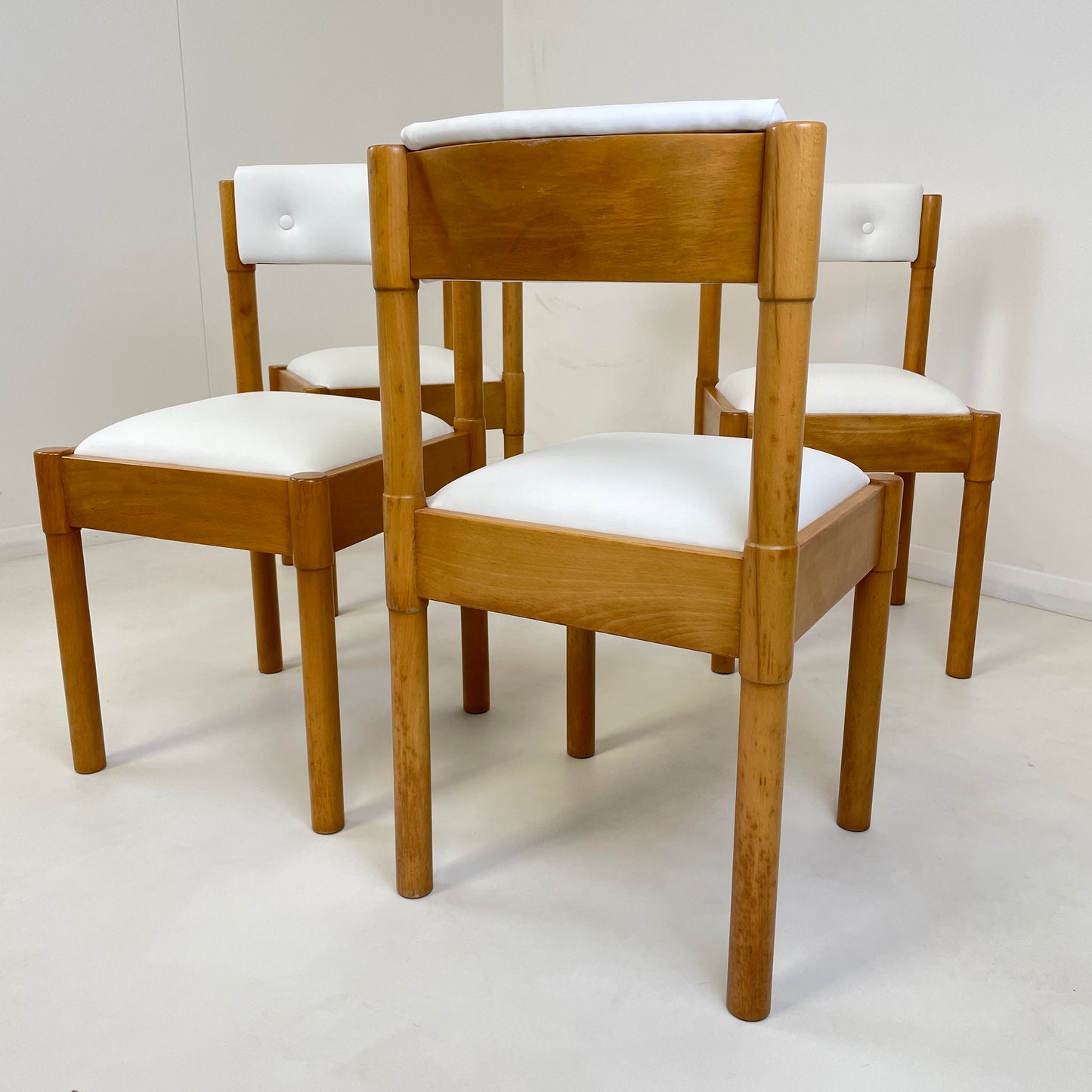 DINETTE TABLE AND CHAIRS IN BEECH