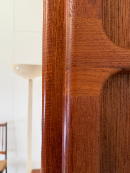 DYRLUND TEAK ROOM DIVIDER WITH GLASS BOOKCASE