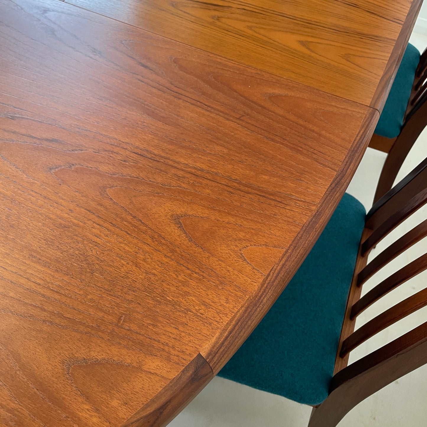 close up the top of the table