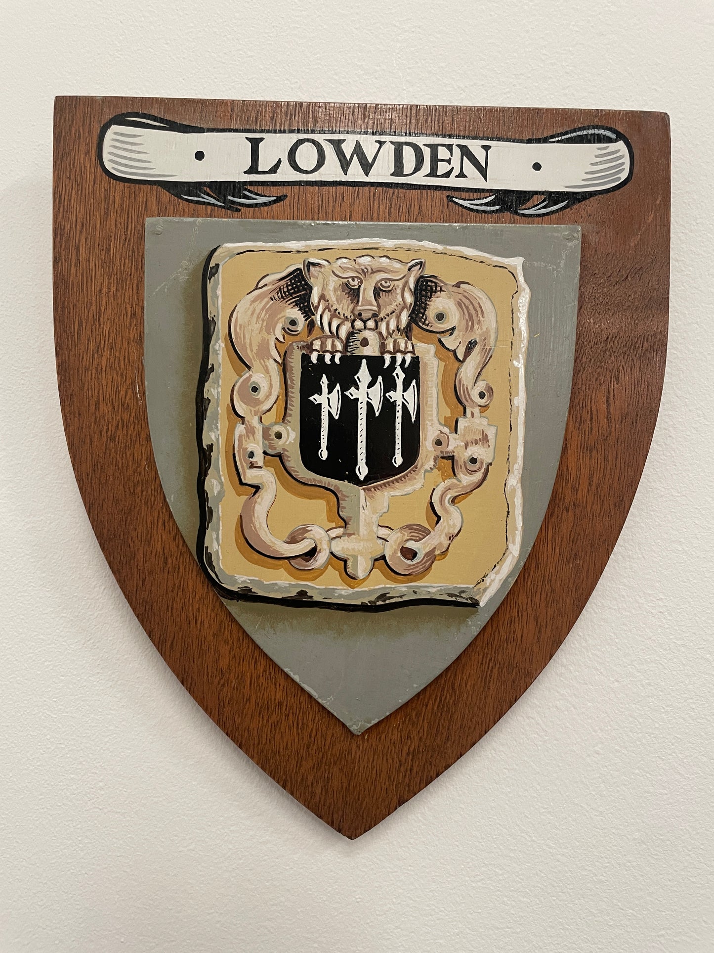 VINTAGE WOODEN SHIELD HAND PAINTED PLAQUE - LOWDEN