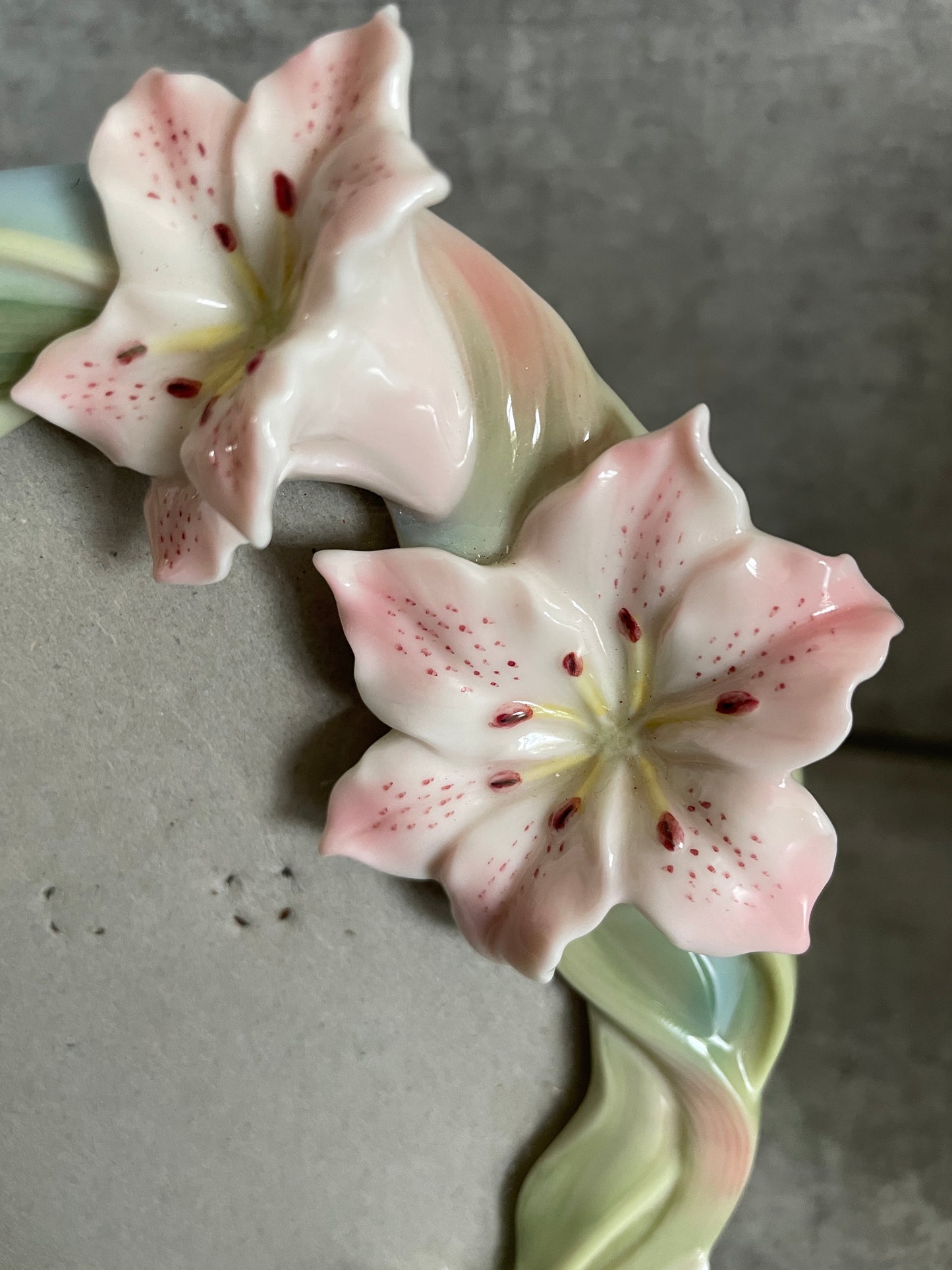 the beautiful Porcelain oriental Lillies on the frame surround closer up, their pink and white petals and insides of flowers. Ornate & Beautiful the flowers are intact and free from any damage. 