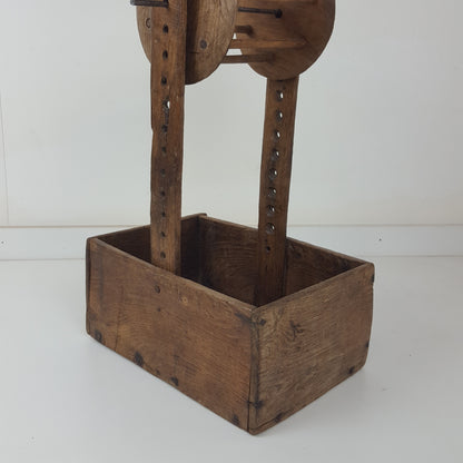 PRIMITIVE ANTIQUE OAK WOOL WINDER IN OAK