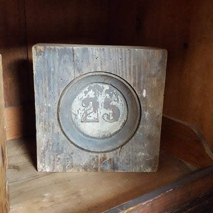 DECORATIVE PITCH PINE PEW NUMBER 25 / 32