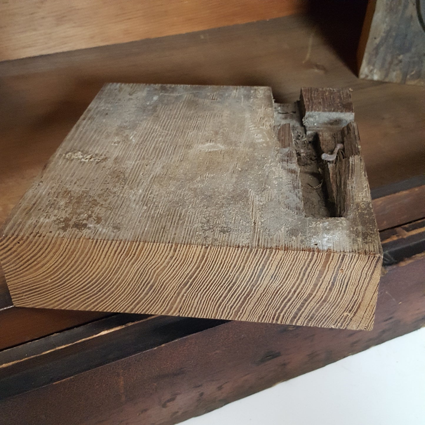 DECORATIVE PITCH PINE PEW NUMBER 25 / 32