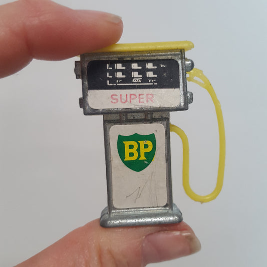 VINTAGE DIECAST BP MODEL TOY PETROL PUMP
